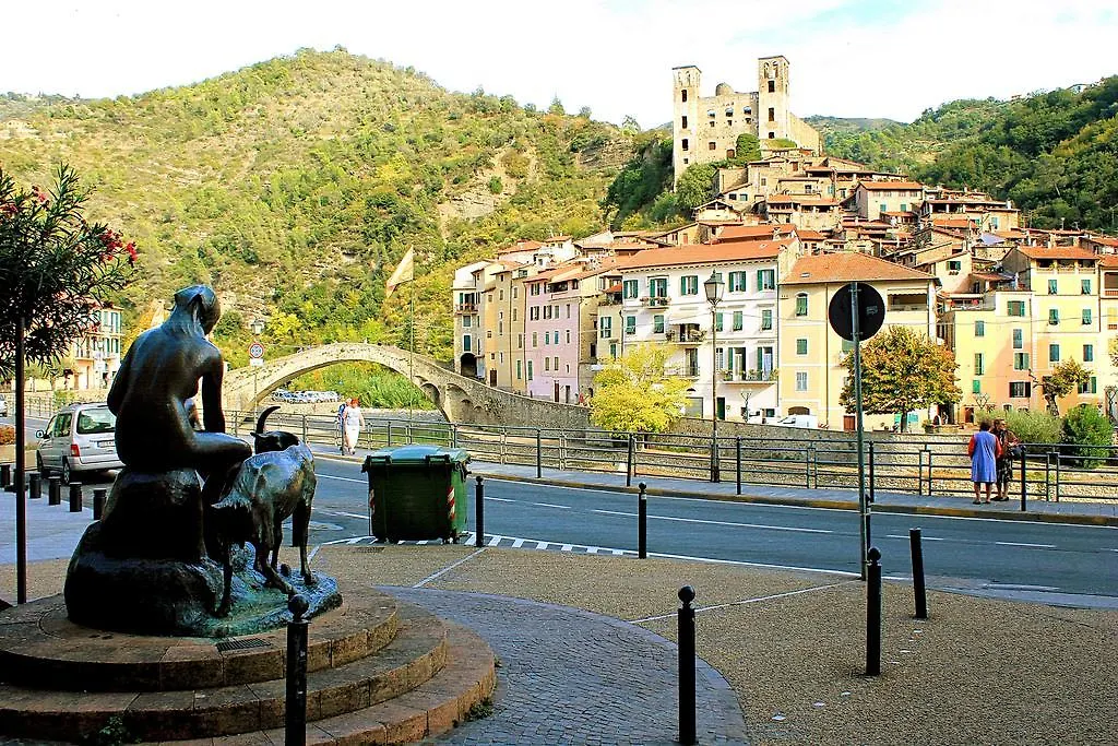 Stecado - Prearunda Con 2 Camere Matrimoniali, Nella Piazza Centrale Dolceacqua Apartment